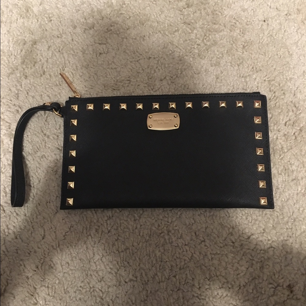 Used great condition authentic Michael Kors large wristlet